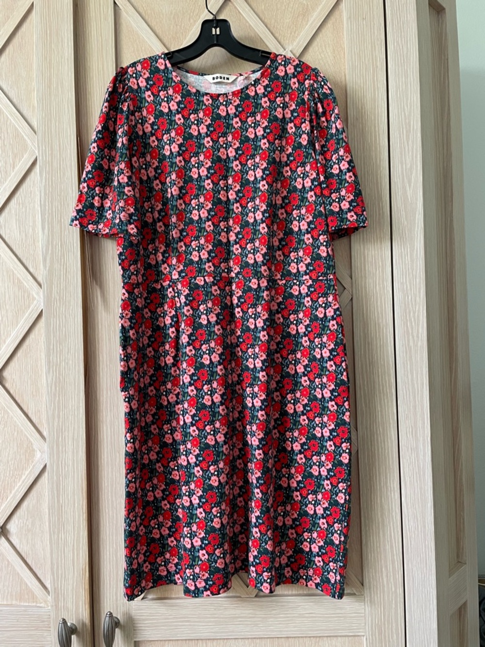 Boden Floral Knit Top in Red, Pink and Green